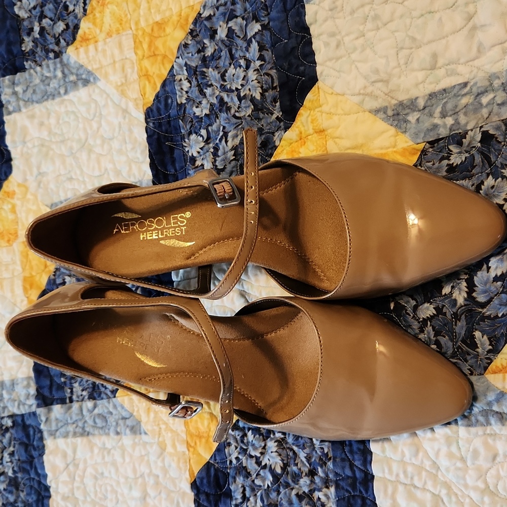 Aerosoles Ardent size 7.5m in Taupe/nude